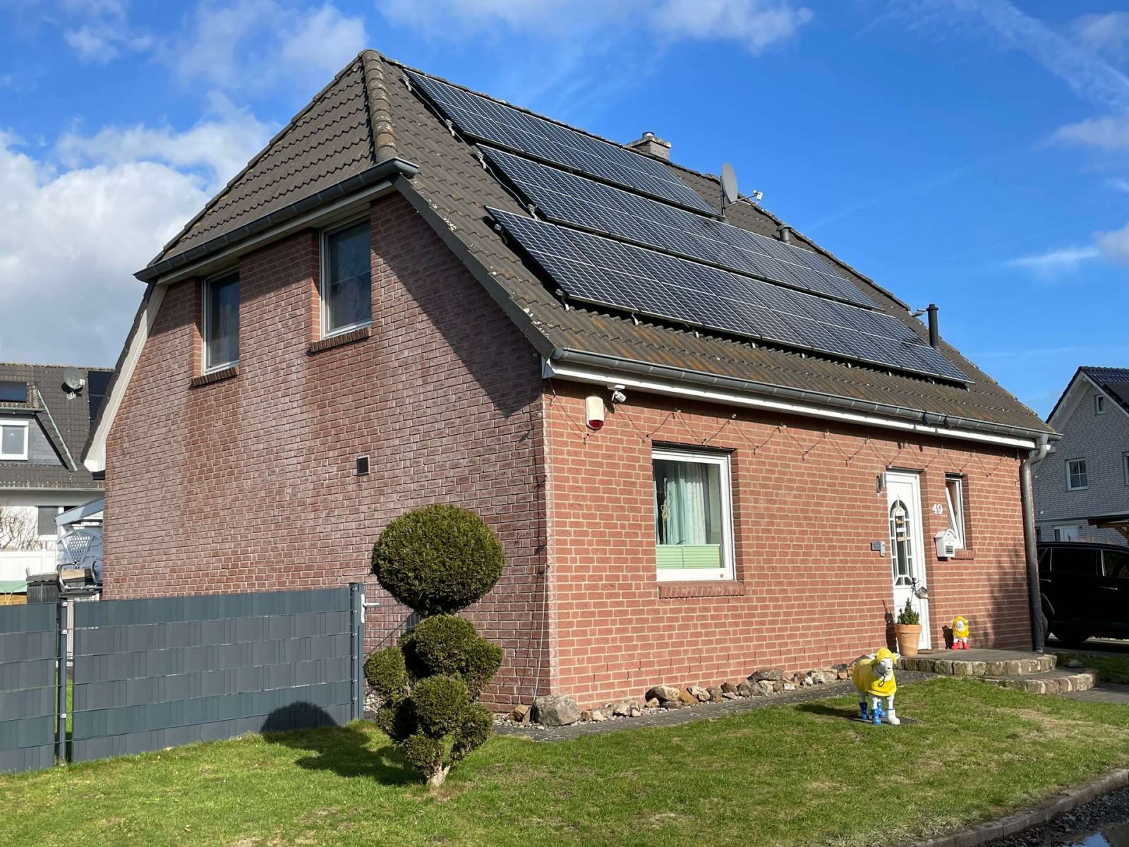 Provisionsfrei für Käufer! Sicher, komfortabel, sonnig: Einfamilienhaus mit Pool & Photovoltaik