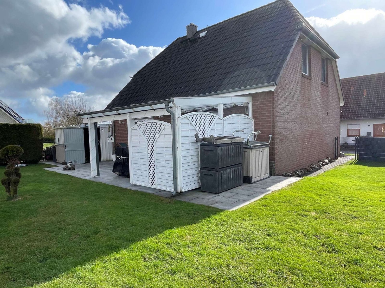 Provisionsfrei für Käufer! Sicher, komfortabel, sonnig: Einfamilienhaus mit Pool & Photovoltaik