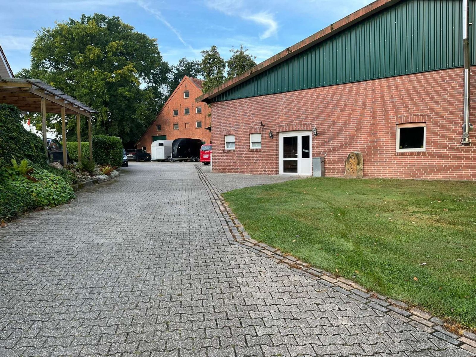 Provisionsfrei für Käufer! Eldorado für Pferdesportler - Anwesen mit Reithalle u. Stallungen!