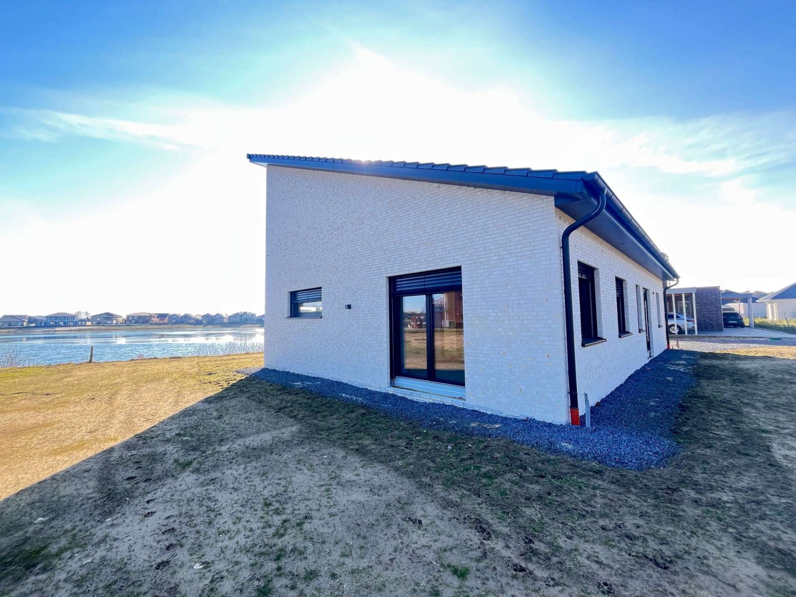 Provisionsfrei für Käufer! Ebenerdiges Traumhaus in einmaliger Seelage !