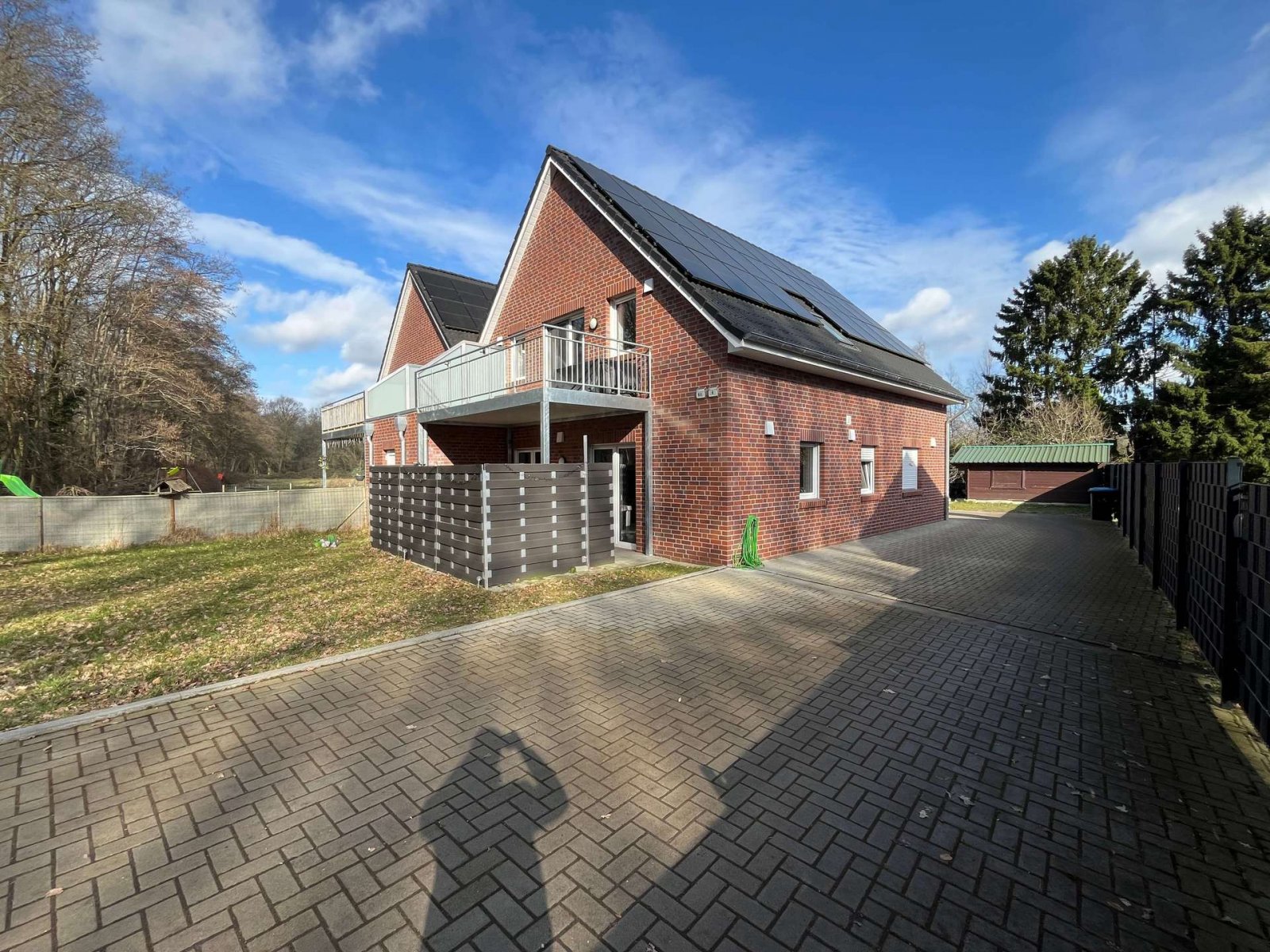 Neubau Mehrfamilienhaus mit 4 Wohnungen in Stadtrandlage