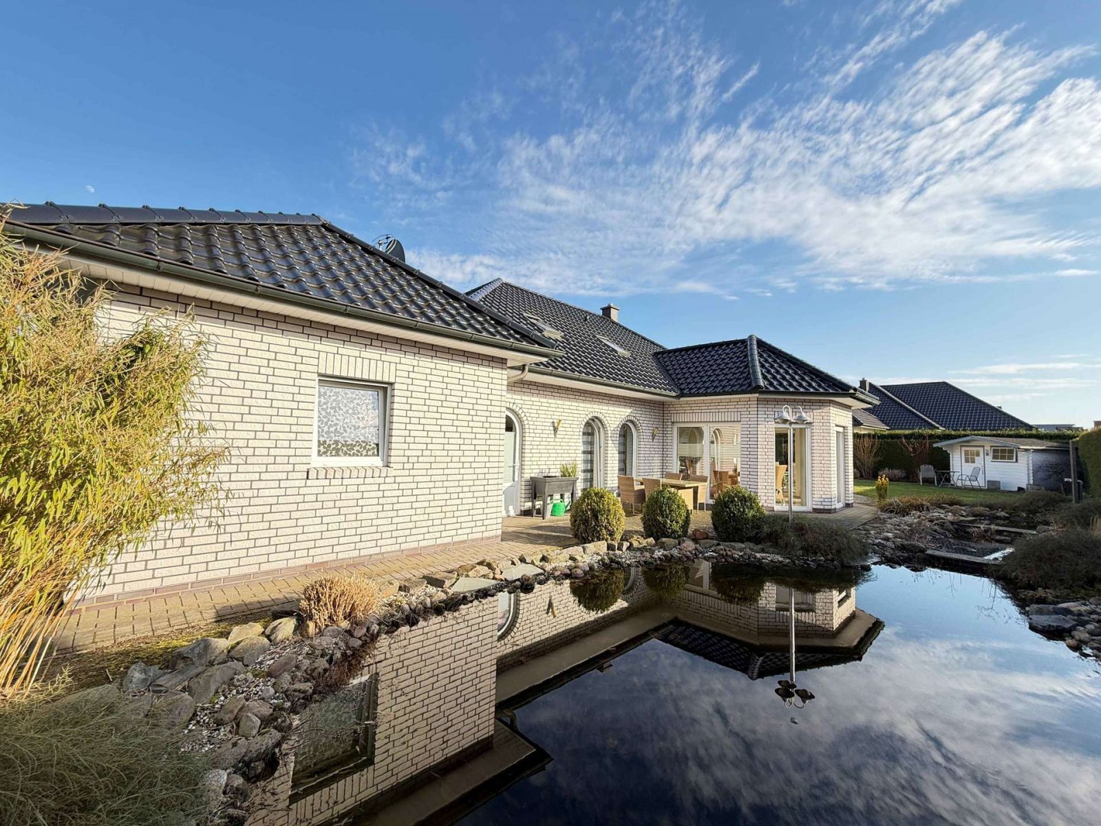 Provisionsfrei für Käufer! Stilvolle Eleganz trifft Wohnqualität – Ihr Traum-Bungalow