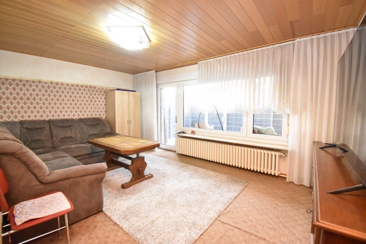 +RESERVIERT+ Provisionsfrei - Modernisierungsbedürftiges Reihenendhaus mit Teilkeller und Garage