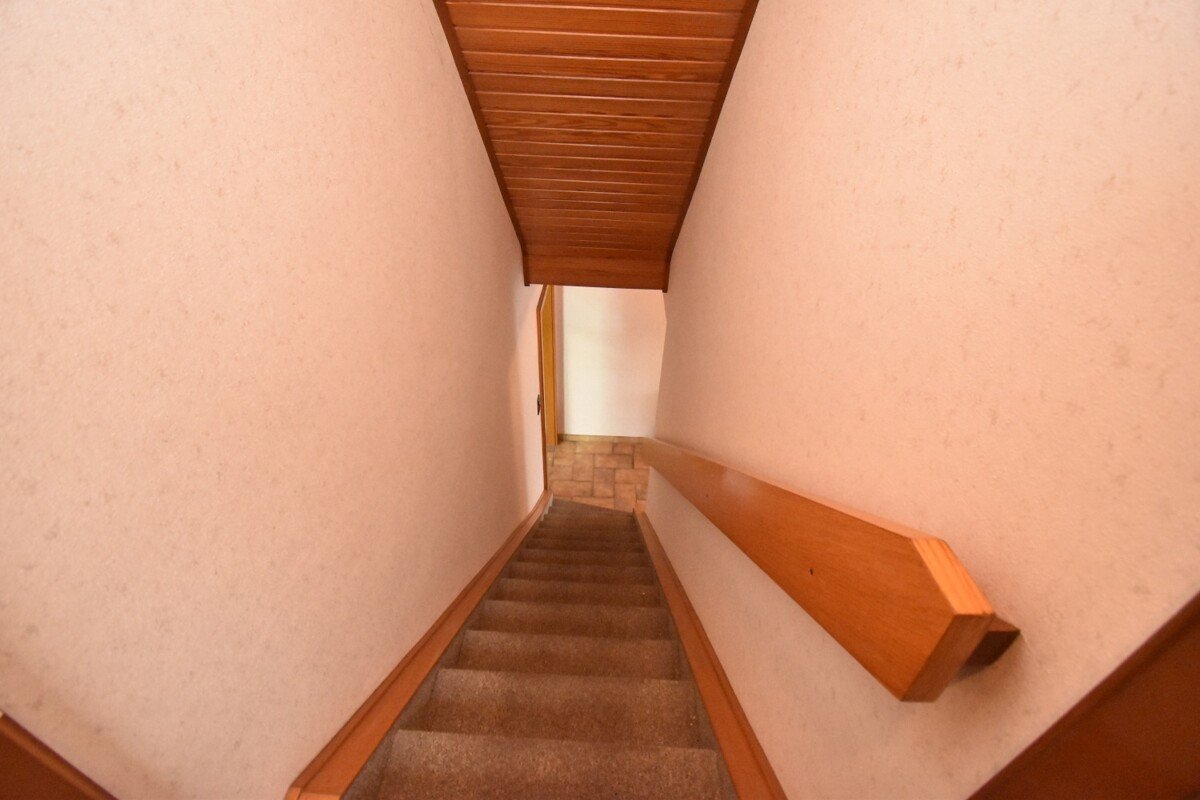 +RESERVIERT+ Provisionsfrei - Modernisierungsbedürftiges Reihenendhaus mit Teilkeller und Garage