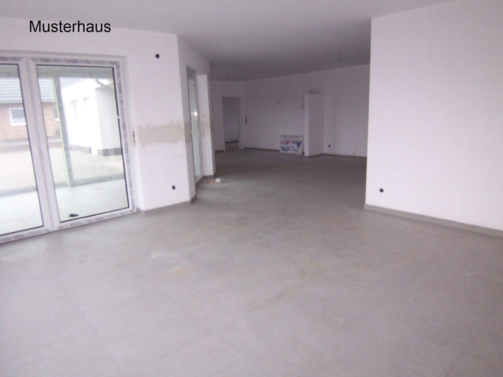 Großzügiger & moderner Neubau-Winkelwalmdachbungalow EH55!