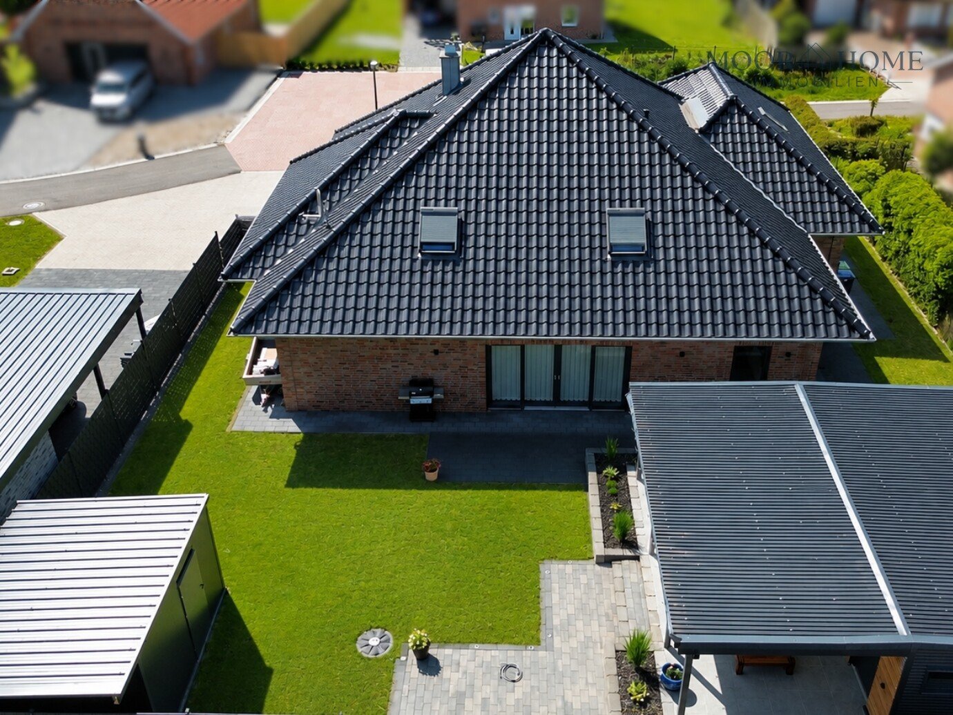 Provisionsfrei: Moderner Walmdachbungalow für höchste Wohnansprüche