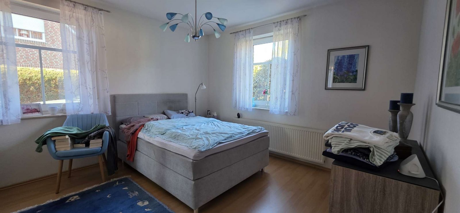 Charakteristisches modernes Fehnhaus mit großem Grundstück