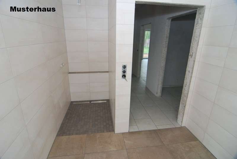 Moderner klimafreundlicher Neubau-Walmdachbungalow!