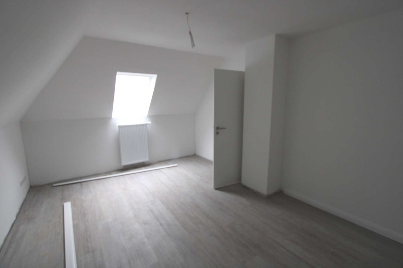 Freistehender Bungalow – modernisiert und idyllisch gelegen