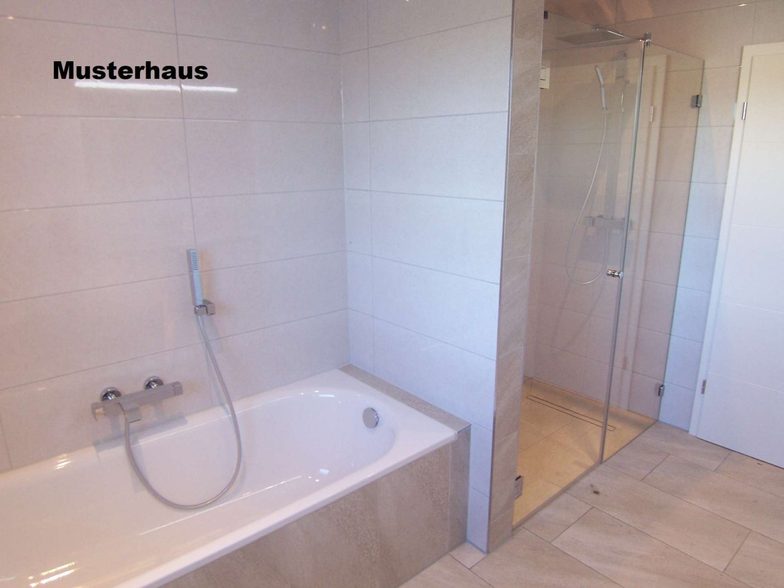 Provisionsfrei für Käufer! Neubau-Walmdachbungalow - Wünsche können berücksichtigt werden!
