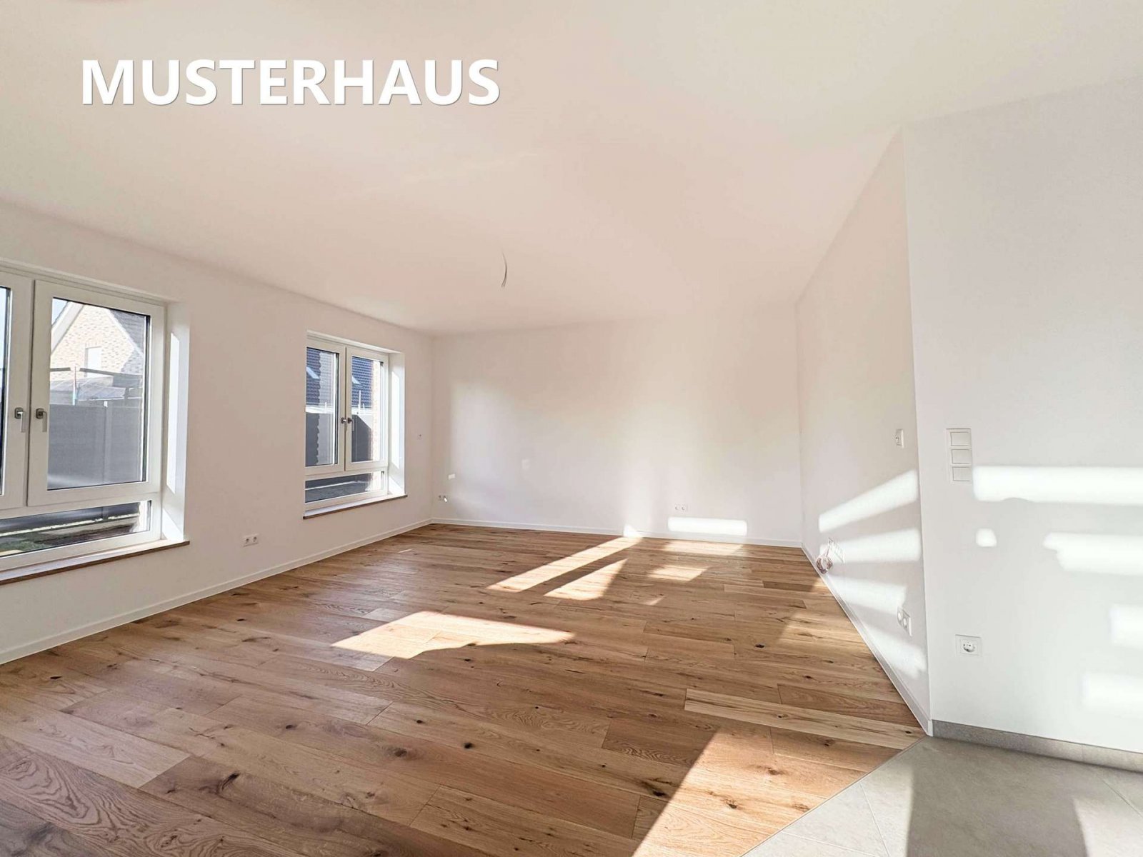Zukunftssicher wohnen – klimafreundlicher moderner Neubau-Walmdachbungalow
