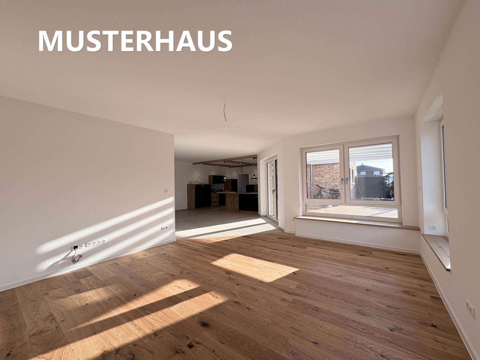 Zukunftssicher wohnen – klimafreundlicher moderner Neubau-Walmdachbungalow