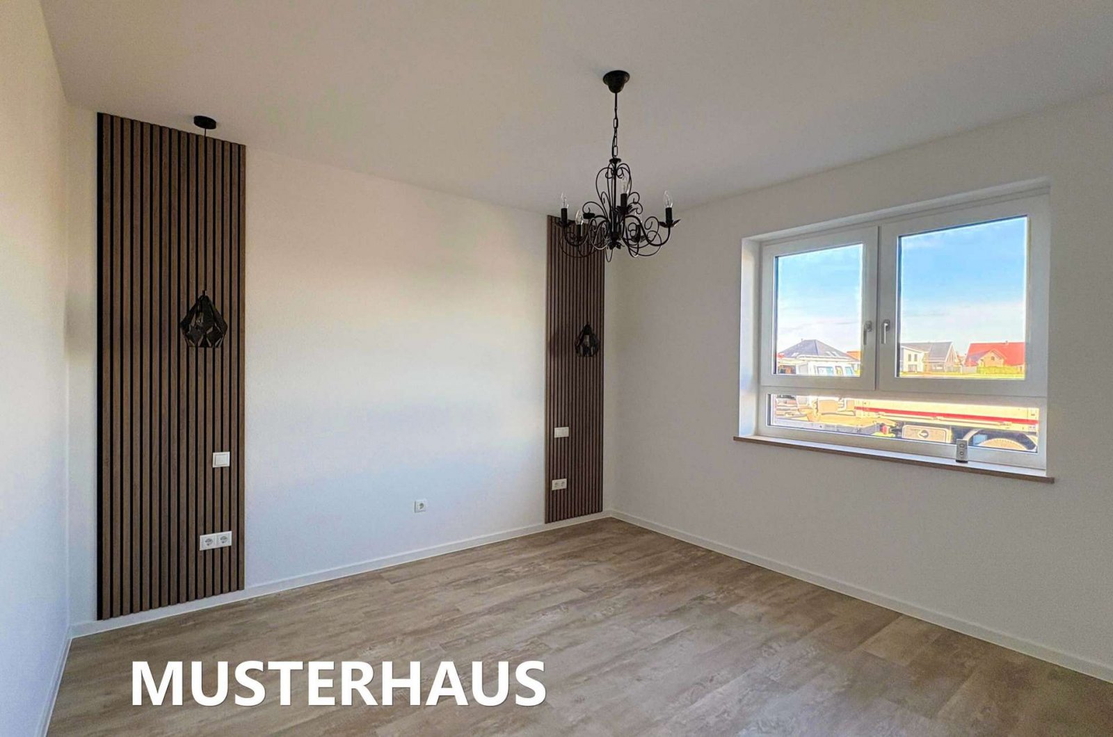 Zukunftssicher wohnen – klimafreundlicher moderner Neubau-Walmdachbungalow