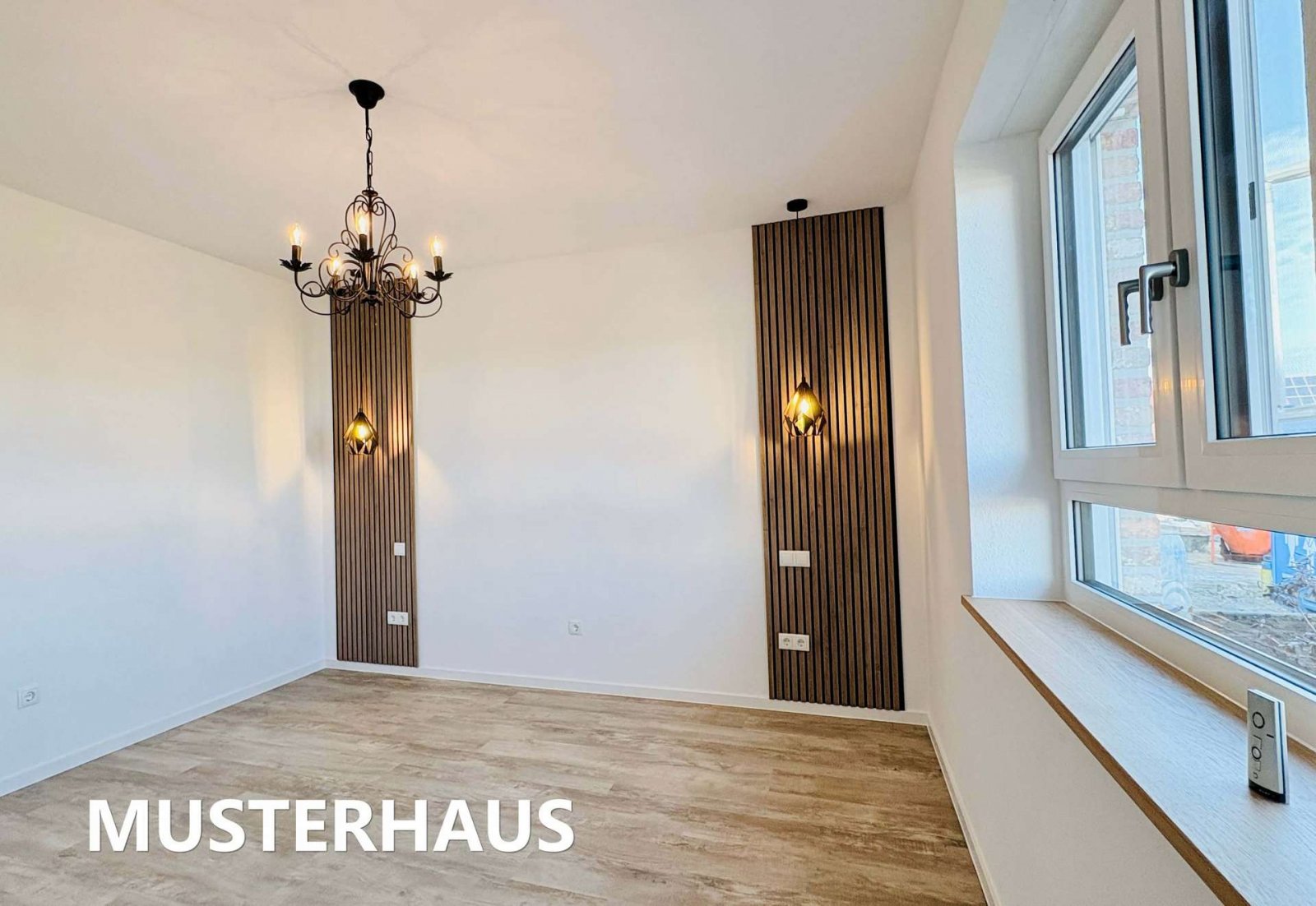 Zukunftssicher wohnen – klimafreundlicher moderner Neubau-Walmdachbungalow