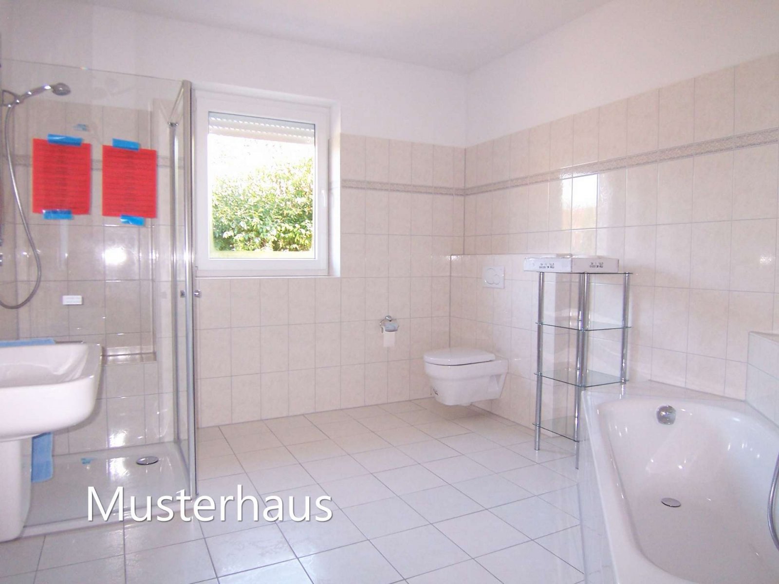 Repräsentativ wohnen: Moderner Walmdachbungalow schlüsselfertig zum Festpreis