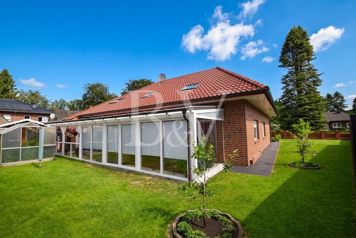 Großzügiges Einfamilienhaus mit zwei Wohneinheiten und Garage in Werlte zu verkaufen