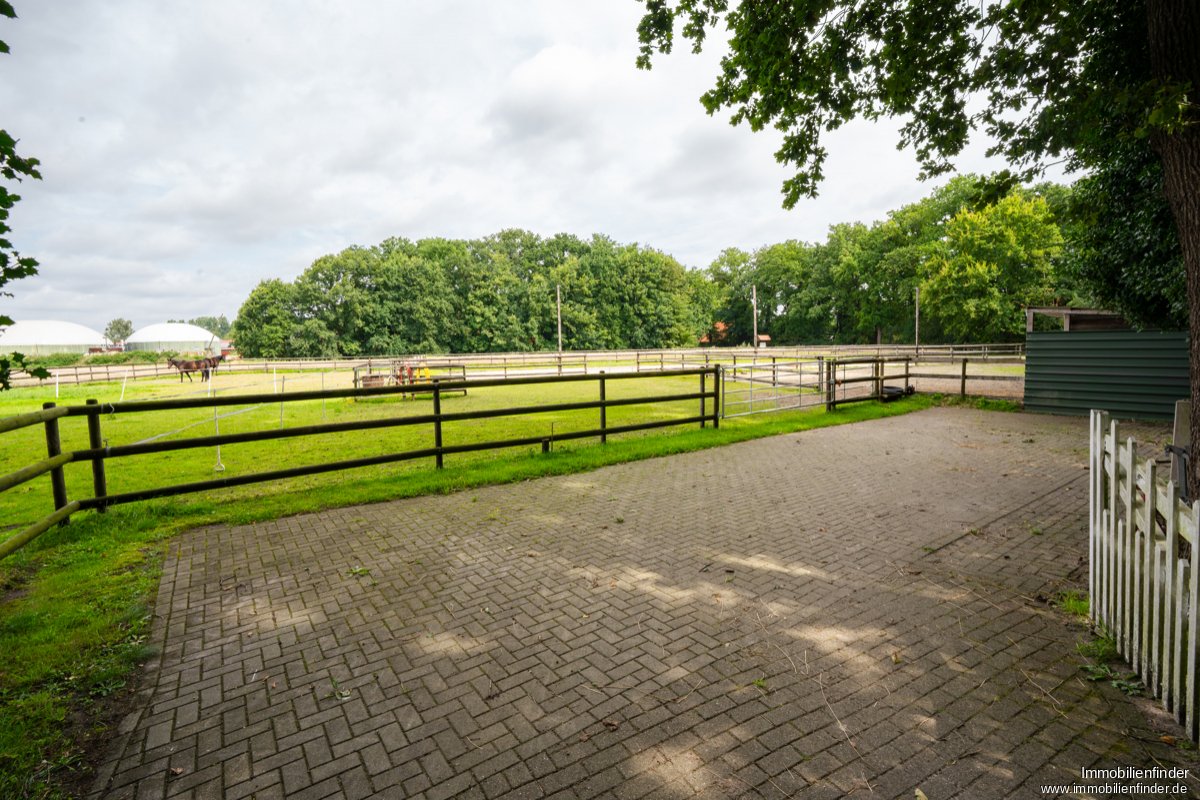 Gutshof mit Stallungen, Außenreitplatz und Paddoks in Lingen - Clusorth-Bramhar