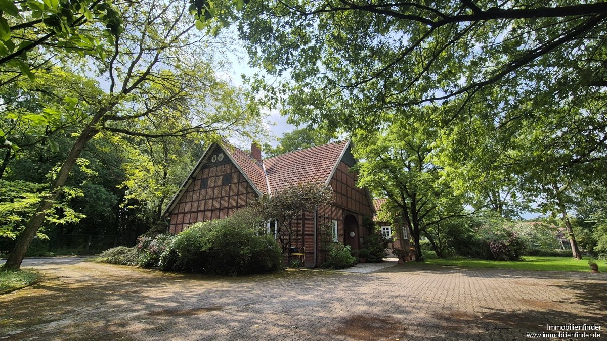 Liebenswertes Fachwerkhaus mit Remise, Streuobstwiese und Ackerfläche in Lengerich (49525)
