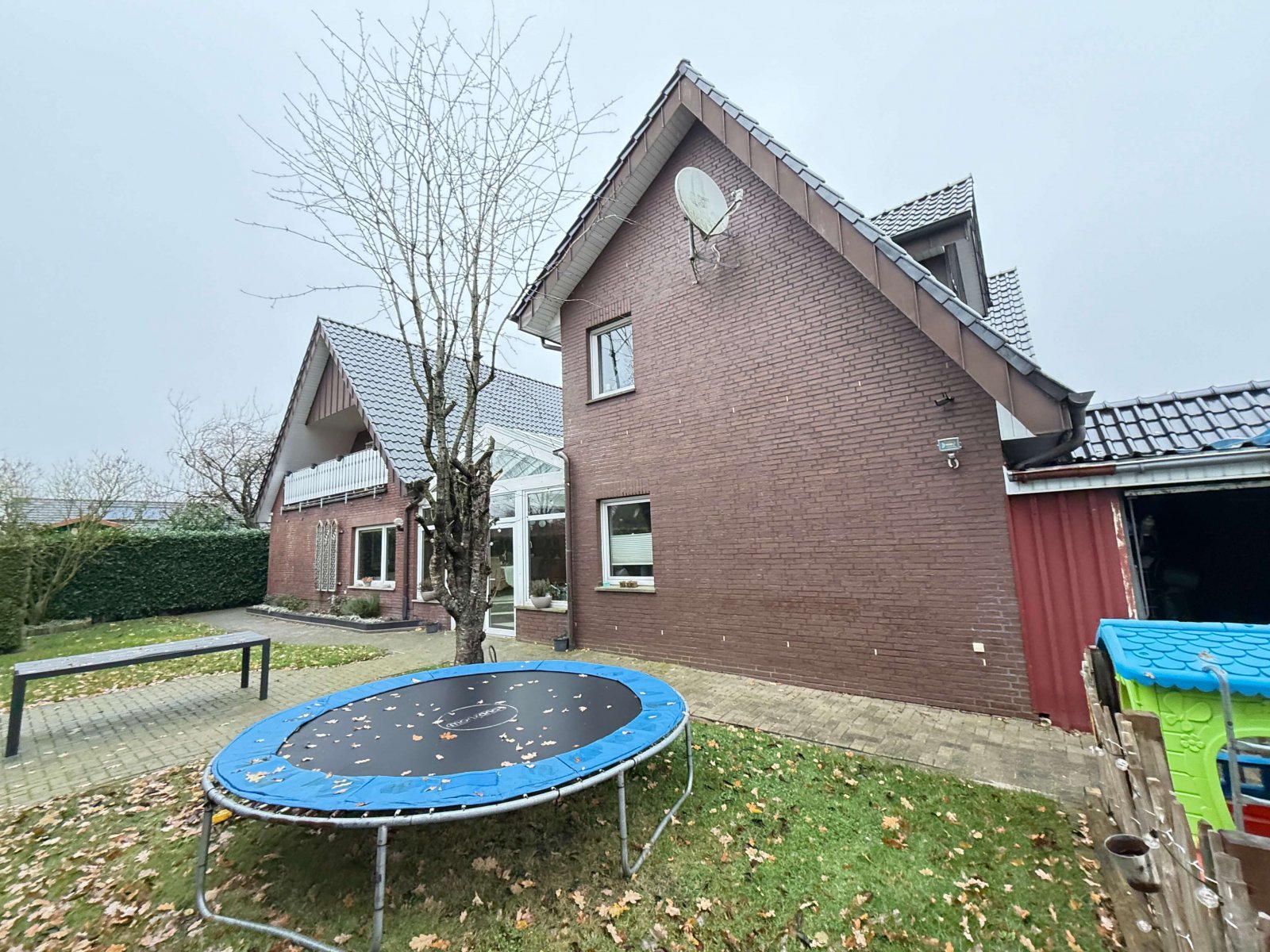 Käufer Provisionsfrei! Wohnen, wo Ruhe und Großzügigkeit sich treffen – großes ZFH in Grenznähe