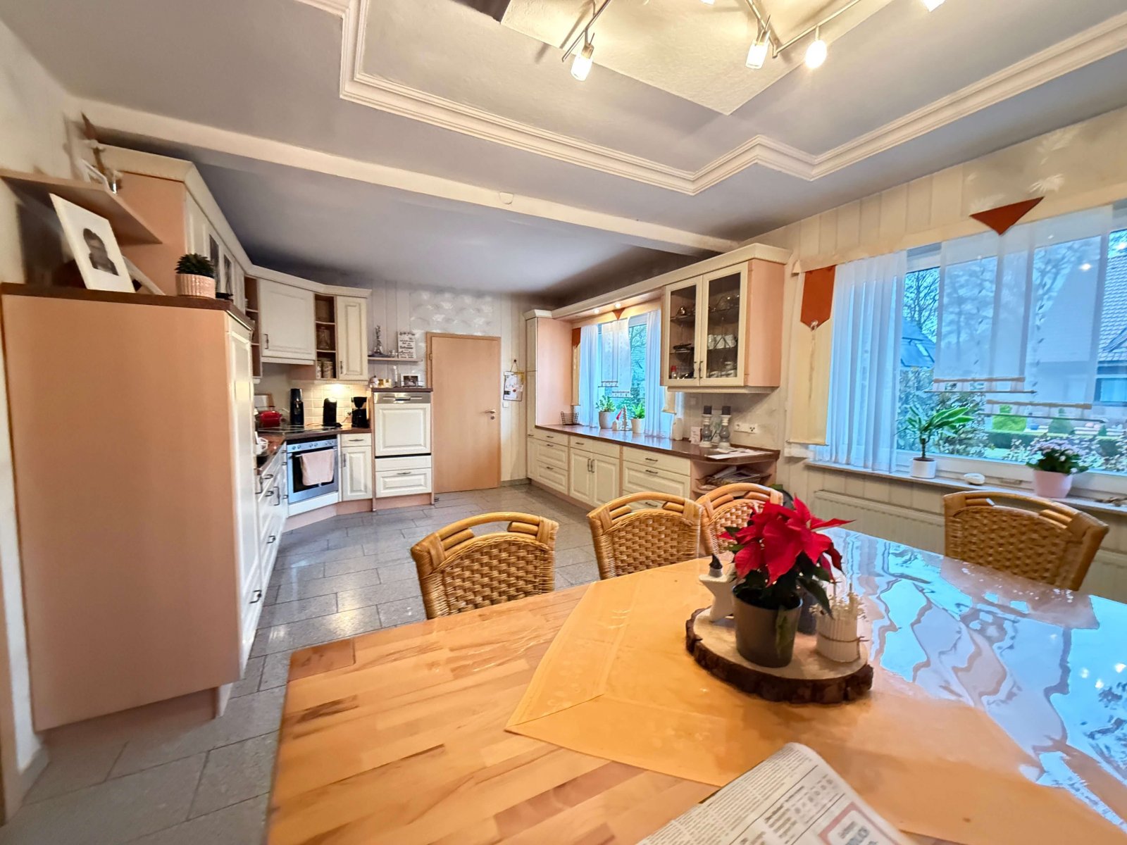 Käufer Provisionsfrei! Wohnen, wo Ruhe und Großzügigkeit sich treffen – großes ZFH in Grenznähe