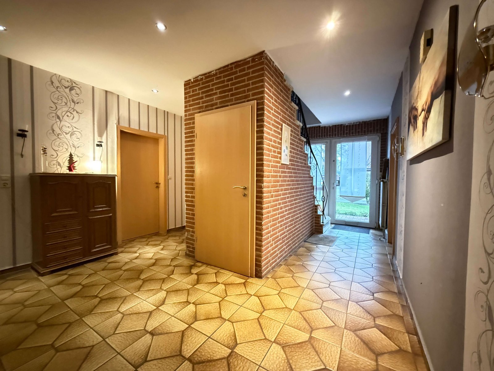 Käufer Provisionsfrei! Wohnen, wo Ruhe und Großzügigkeit sich treffen – großes ZFH in Grenznähe