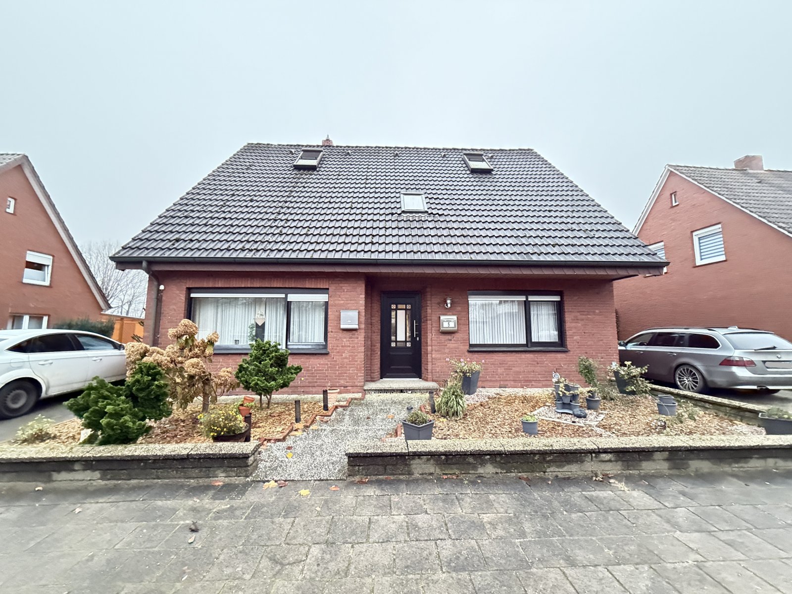 Käufer Provisionsfrei! Mehr Platz für Familie, Leben und Freizeit – Zweifamilienhaus mit ELW