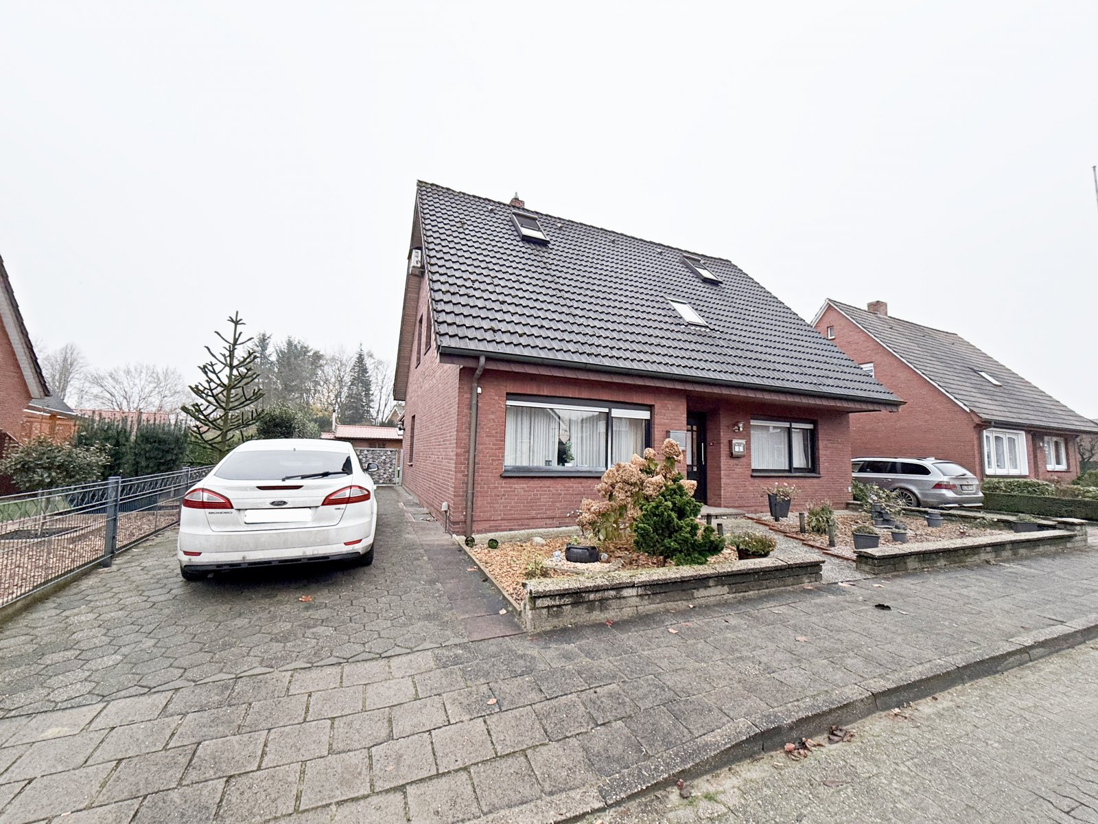 Käufer Provisionsfrei! Mehr Platz für Familie, Leben und Freizeit – Zweifamilienhaus mit ELW