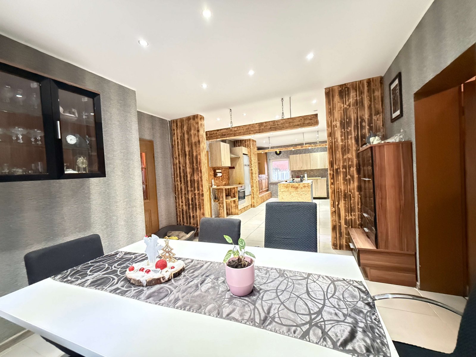 Käufer Provisionsfrei! Mehr Platz für Familie, Leben und Freizeit – Zweifamilienhaus mit ELW