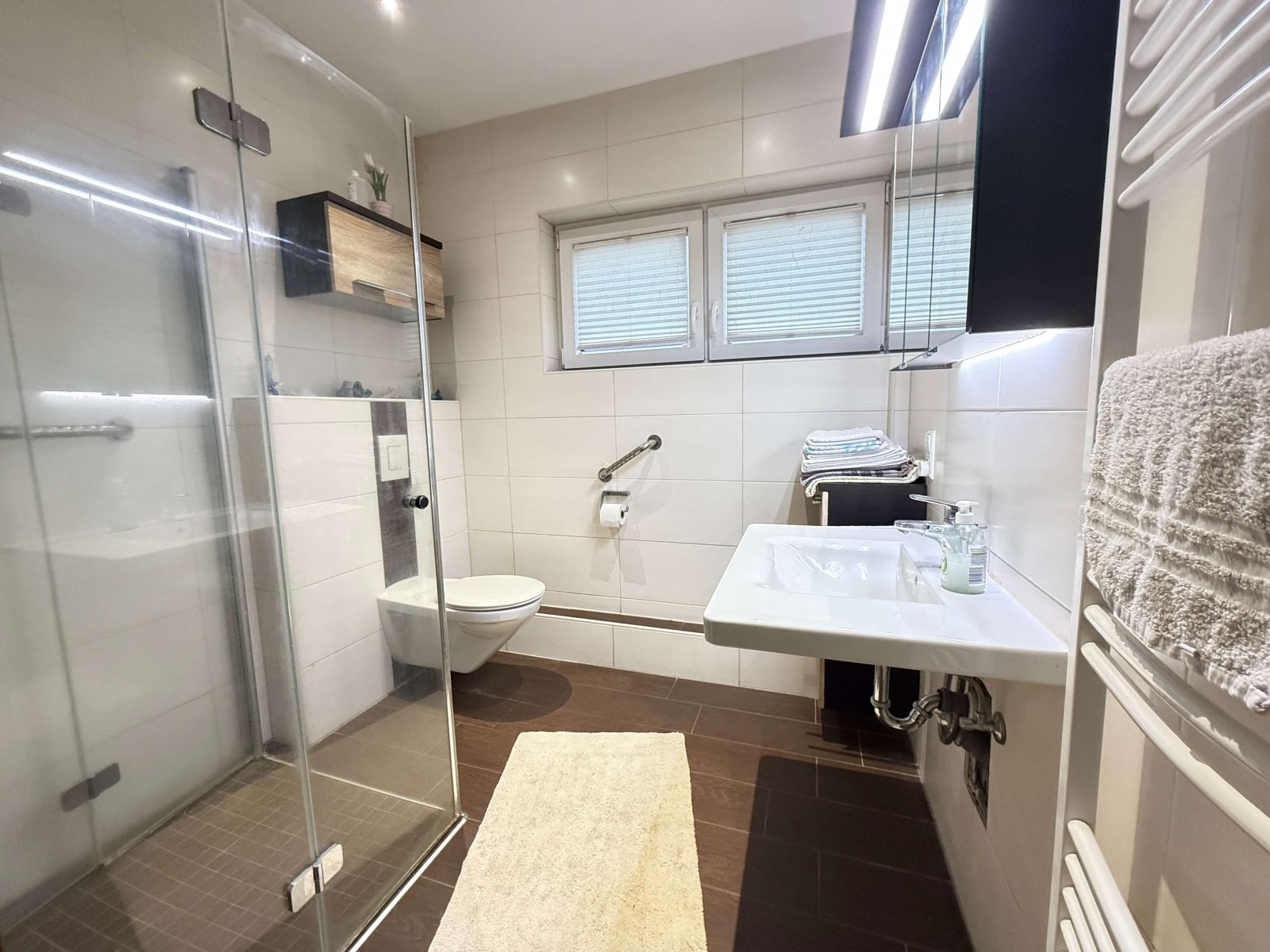 Käufer Provisionsfrei! Mehr Platz für Familie, Leben und Freizeit – Zweifamilienhaus mit ELW