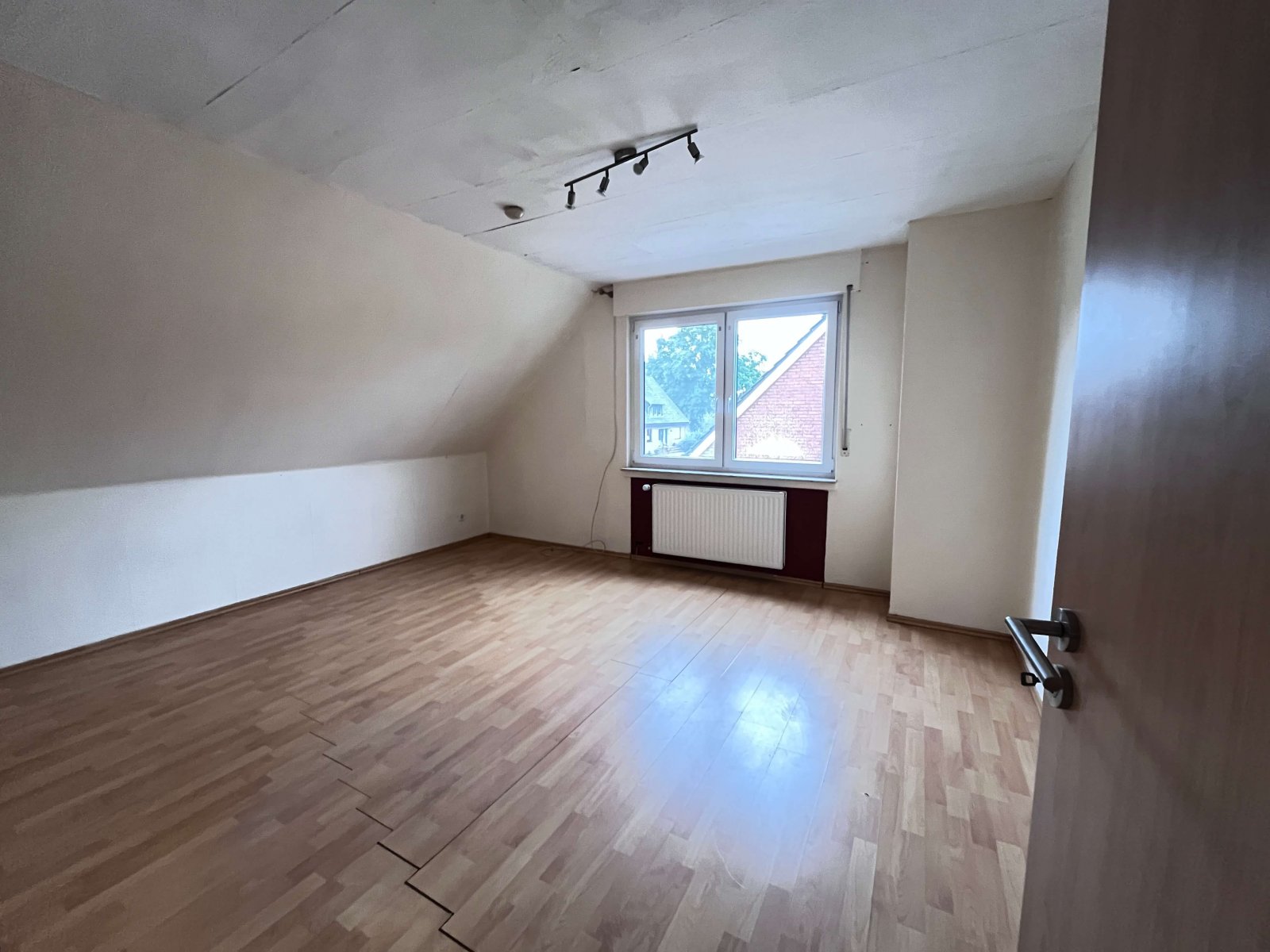 Viel Raum für Ihre Ideen – charmantes Einfamilienhaus zentral in Dörpen!