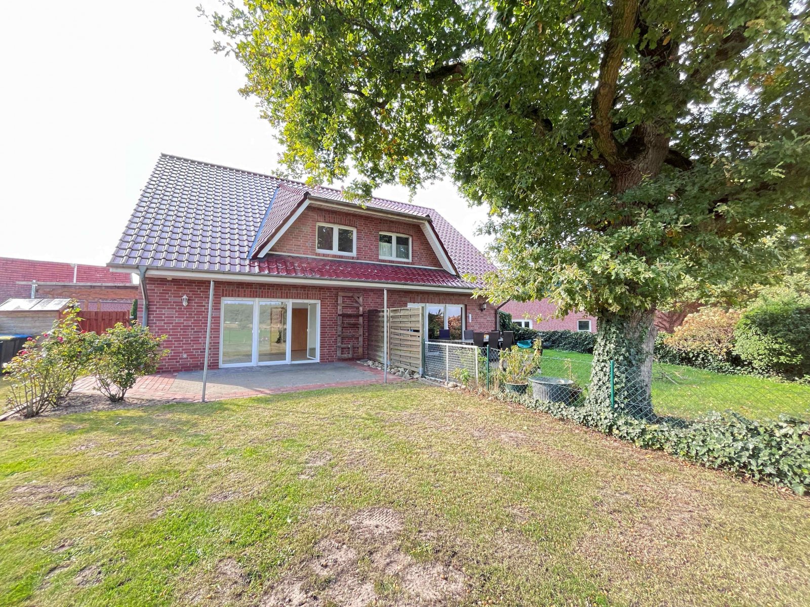 Ein Eldorado für Pferdesportler - Weitläufiges Anwesen mit Reithalle, Stallungen und PV-Anlage!