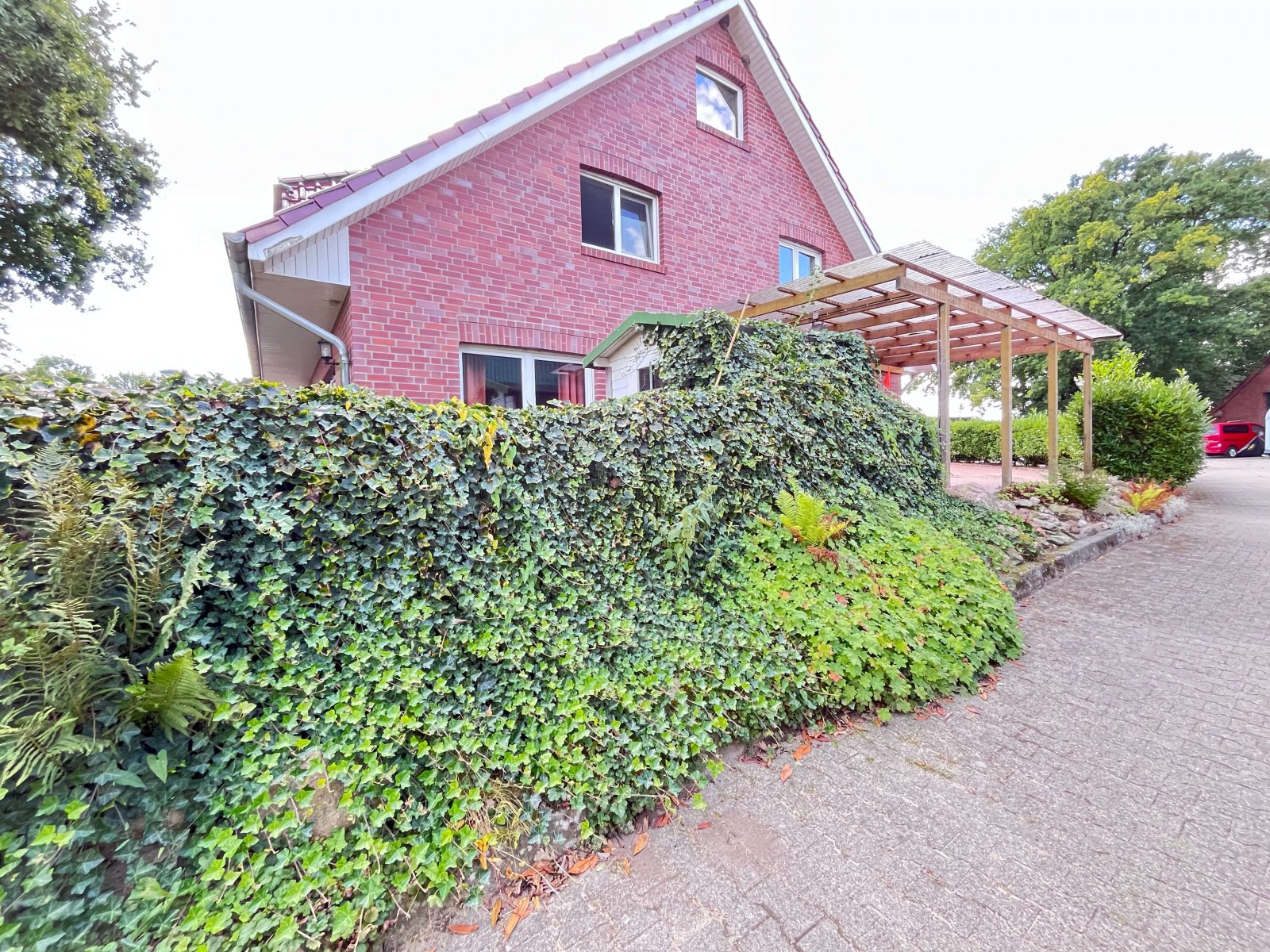 Ein Eldorado für Pferdesportler - Weitläufiges Anwesen mit Reithalle, Stallungen und PV-Anlage!