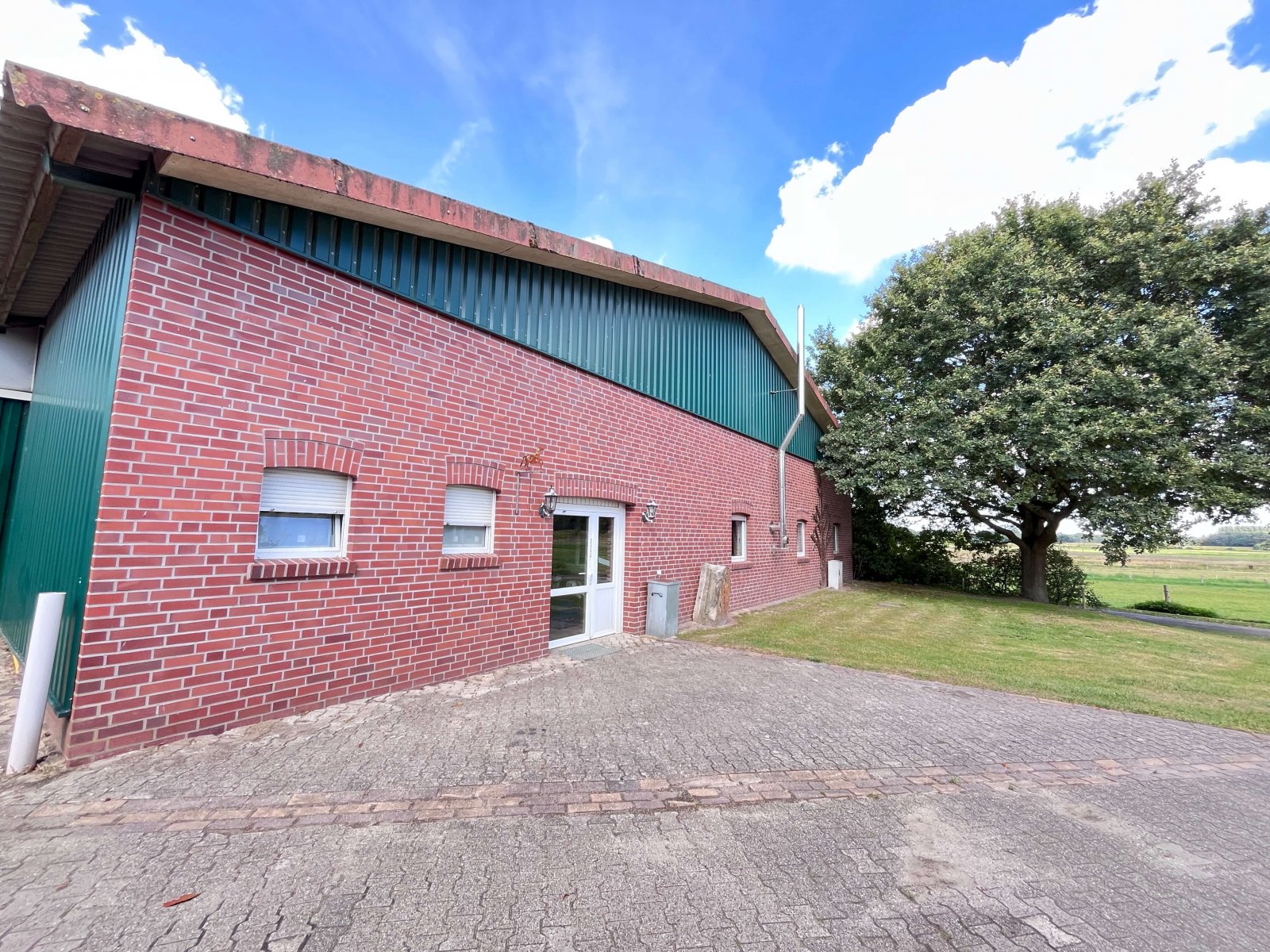 Ein Eldorado für Pferdesportler - Weitläufiges Anwesen mit Reithalle, Stallungen und PV-Anlage!