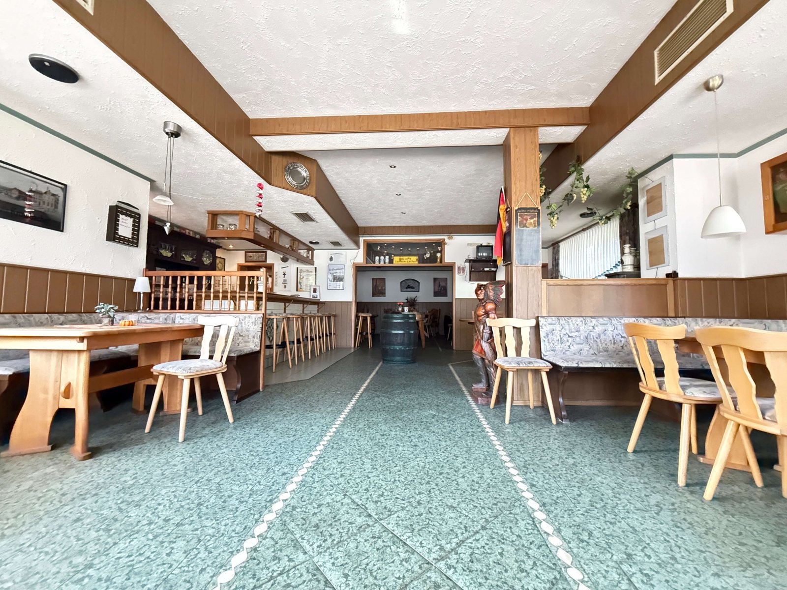 Charaktervolles Anwesen mit Gaststätte, Ferienwohnungen, PV-Anlage – ein Platz zum Leben u. Träumen