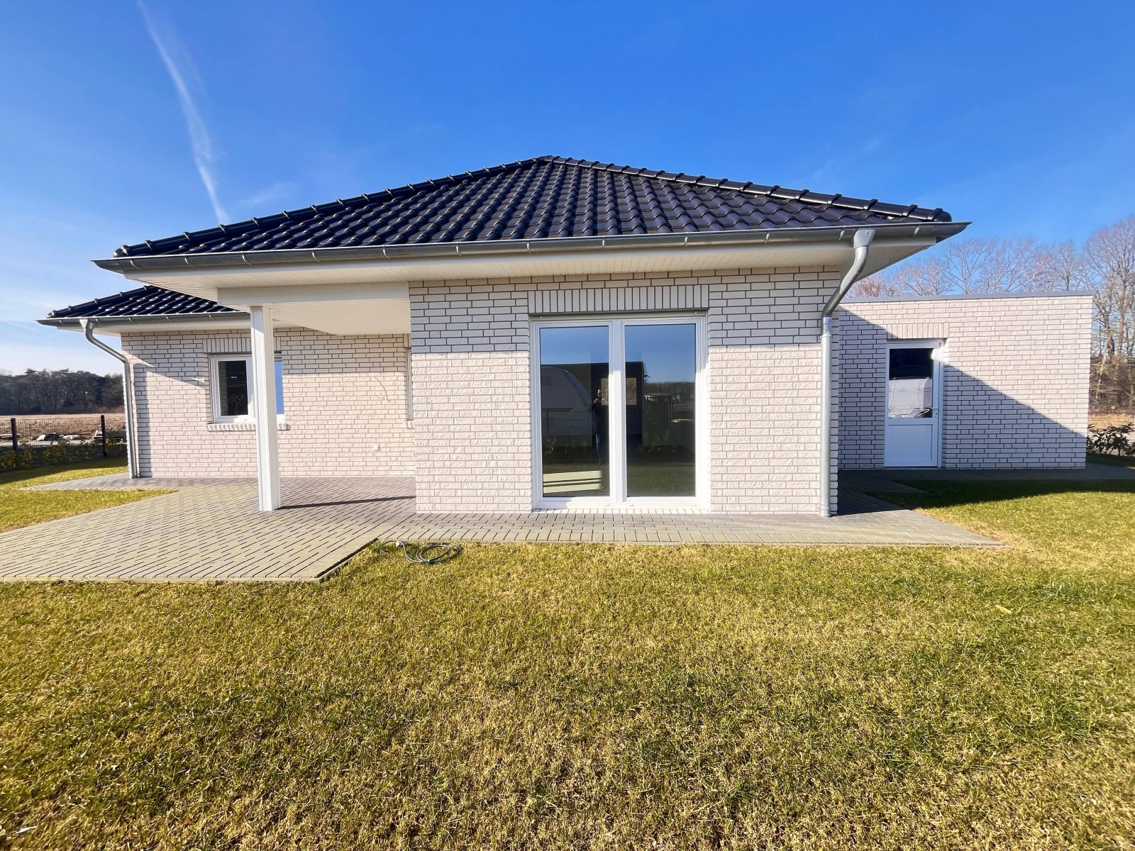 Leben am See – Neubau-Bungalow mit Wohlfühlgarantie!