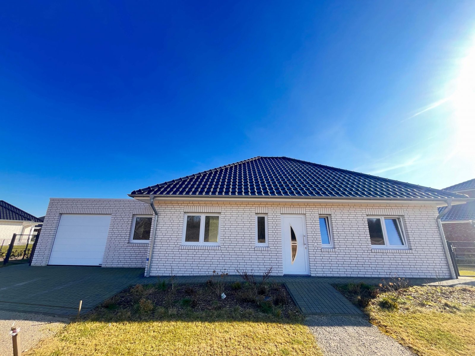 Leben am See – Neubau-Bungalow mit Wohlfühlgarantie!