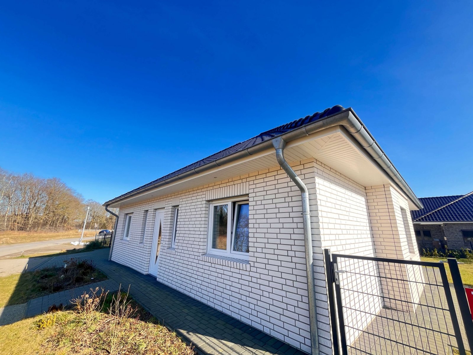 Leben am See – Neubau-Bungalow mit Wohlfühlgarantie!