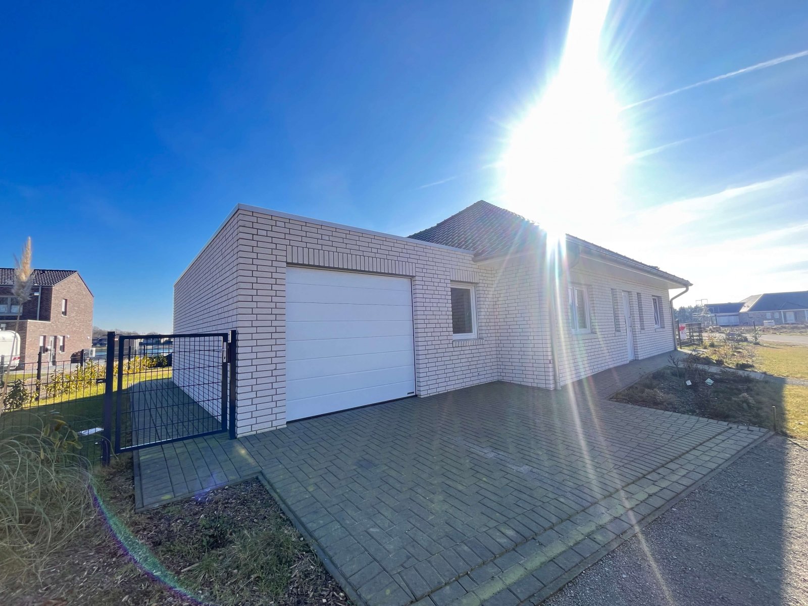 Leben am See – Neubau-Bungalow mit Wohlfühlgarantie!