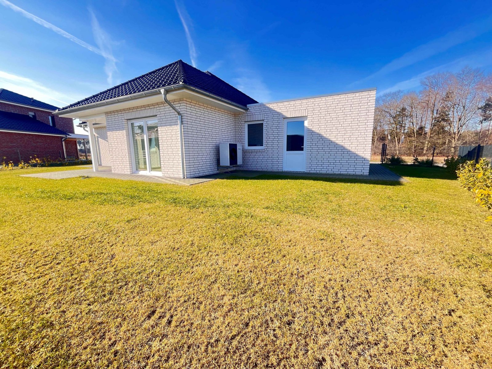 Leben am See – Neubau-Bungalow mit Wohlfühlgarantie!