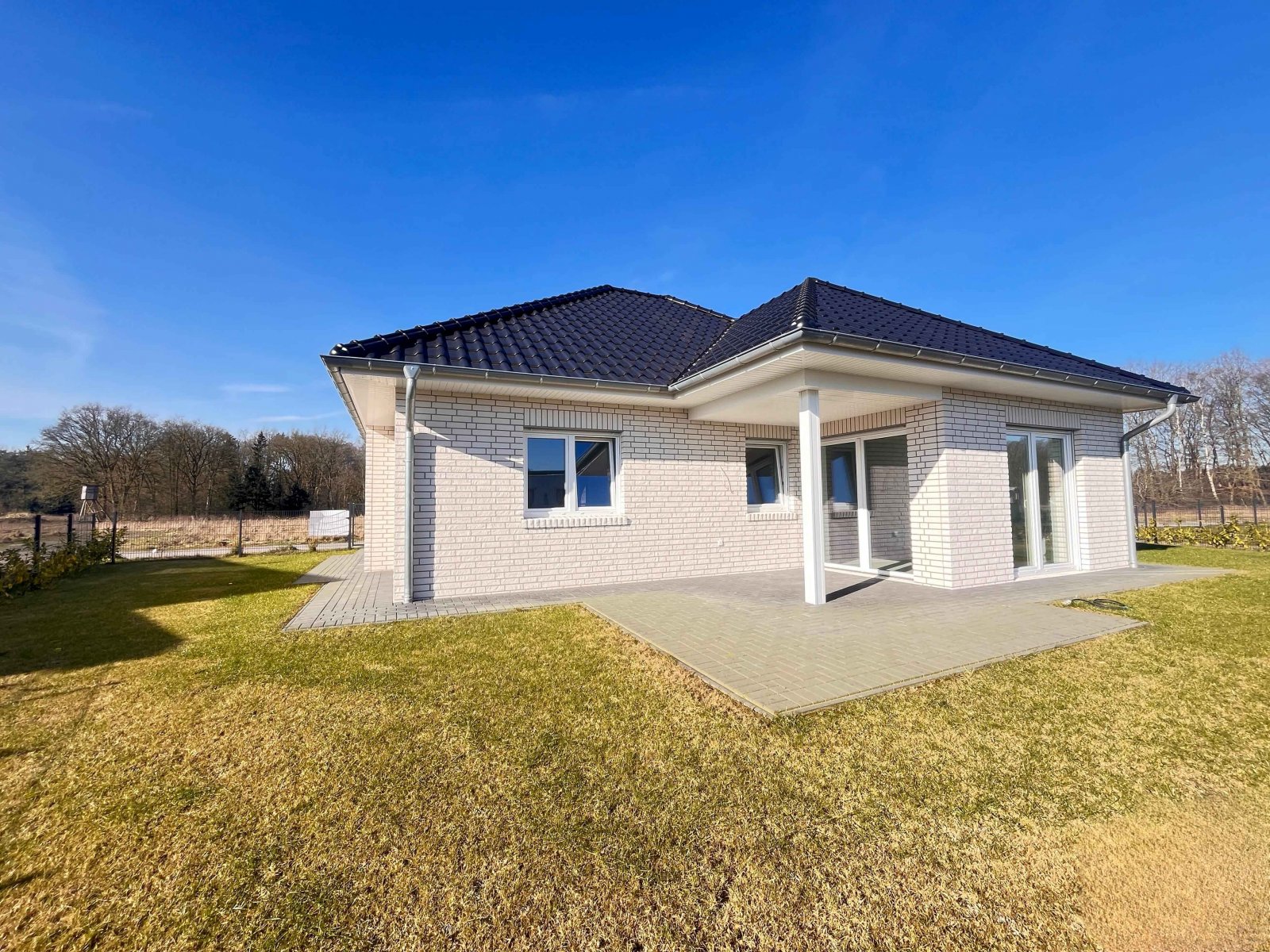 Leben am See – Neubau-Bungalow mit Wohlfühlgarantie!