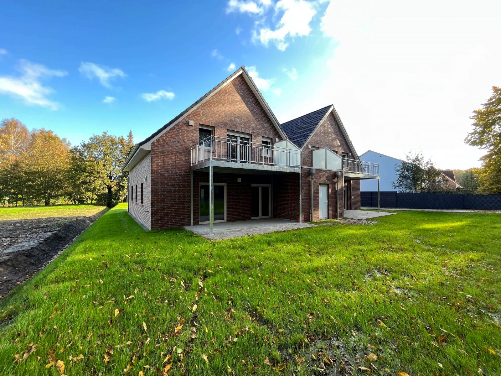 Neubau Mehrfamilienhaus mit 4 Wohnungen in Stadtrandlage