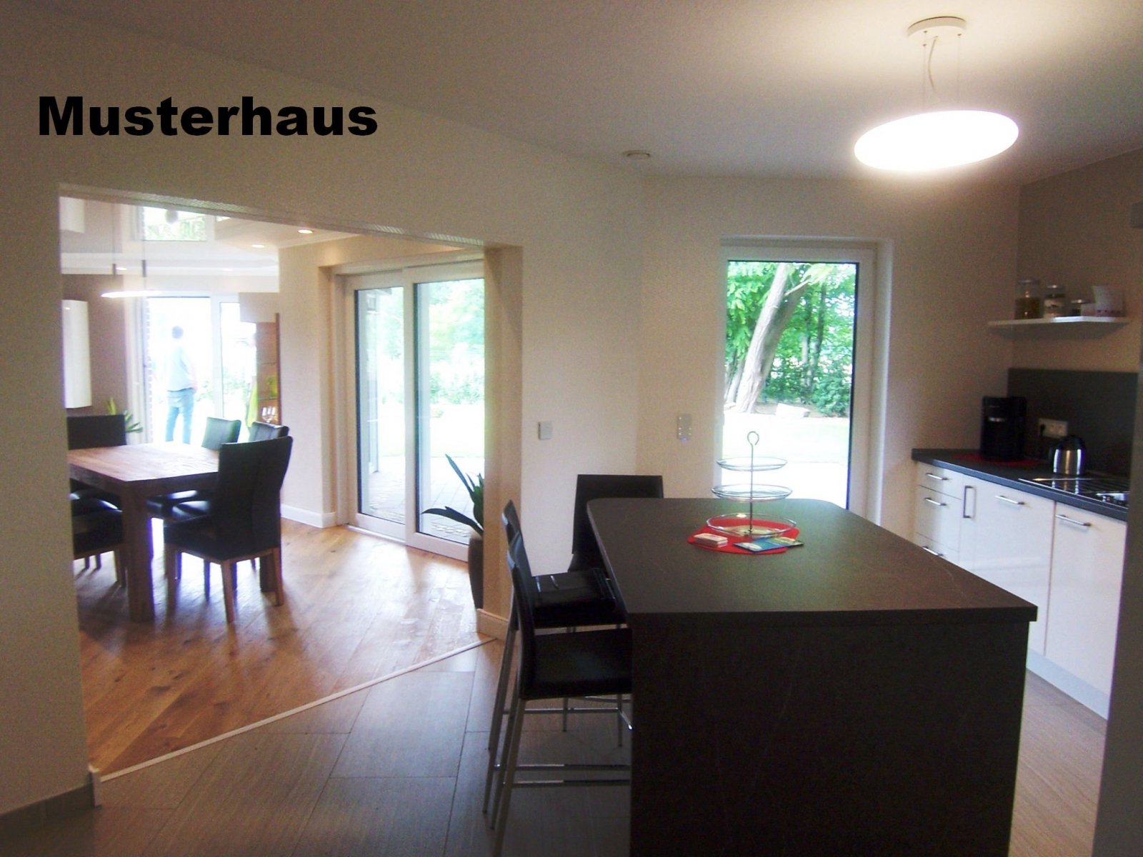 Neubau Winkelwalmdachbungalow in ruhiger Wohnlage!