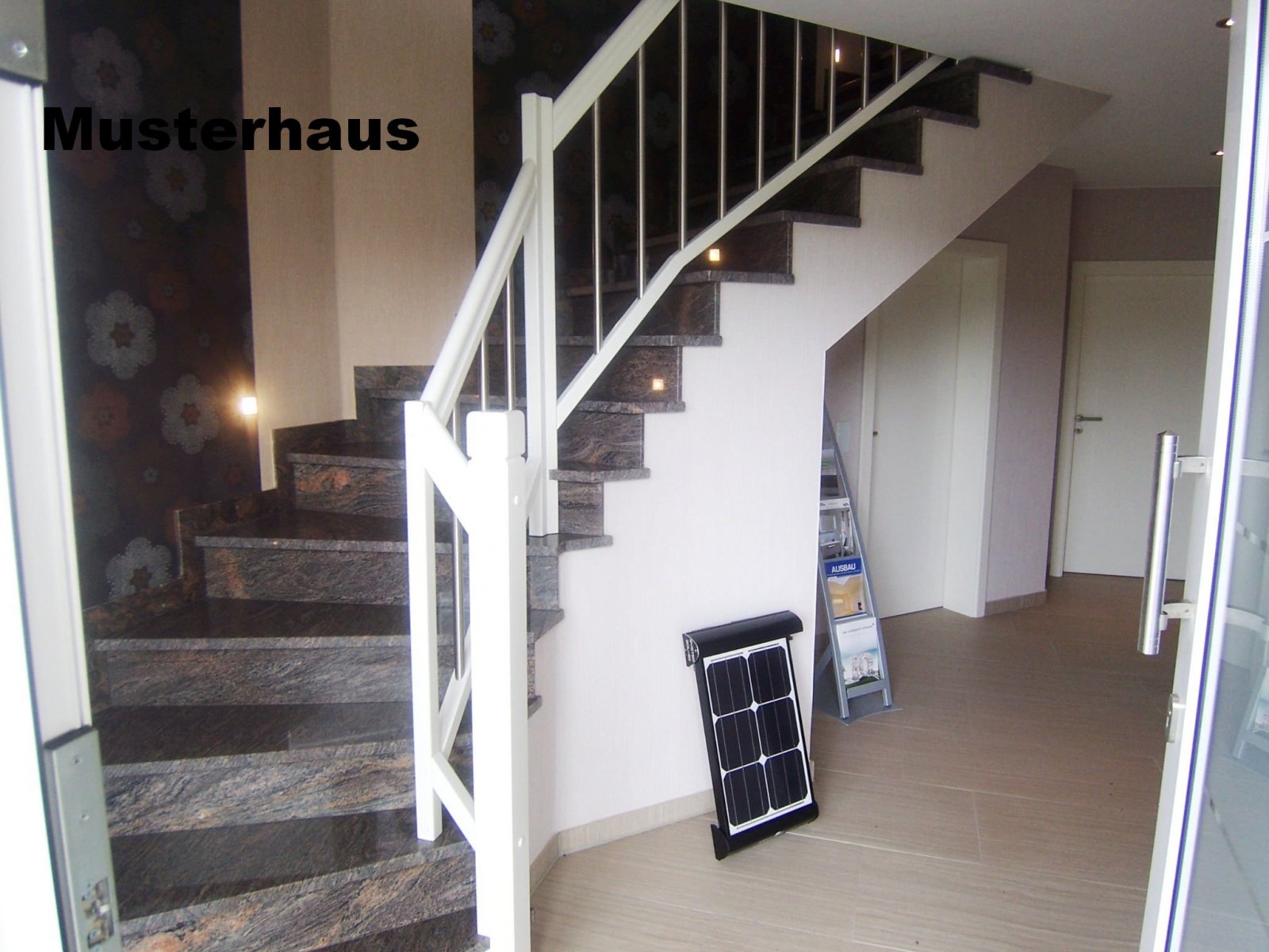 Neubau Winkelwalmdachbungalow in ruhiger Wohnlage!