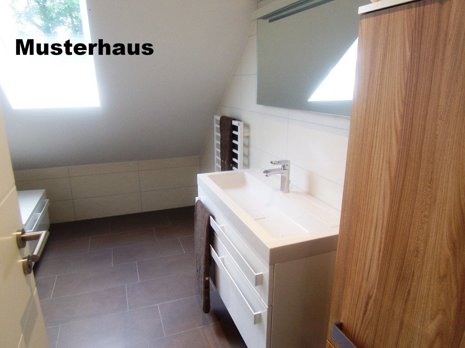 Neubau Winkelwalmdachbungalow in ruhiger Wohnlage!