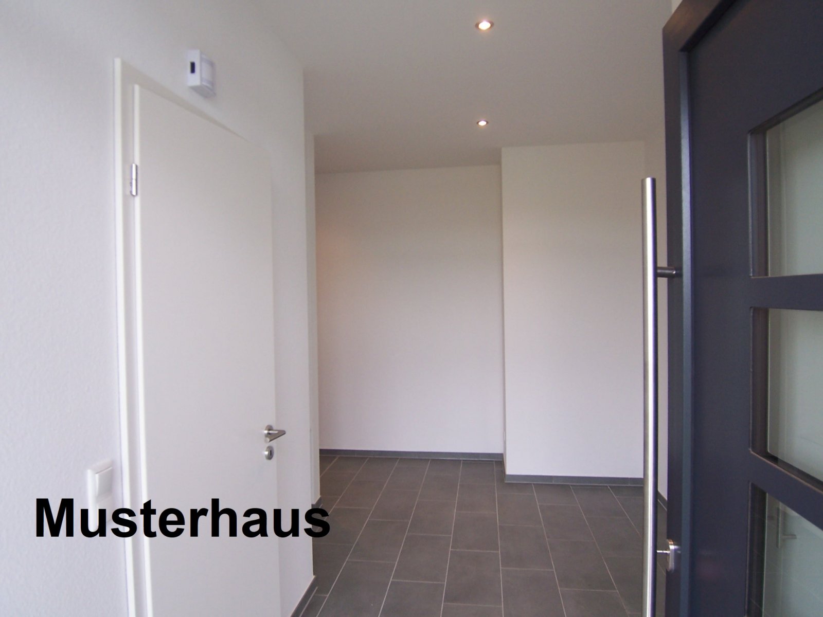 Überaus ansprechender Neubau – Satteldachbungalow in ruhiger Wohnlage