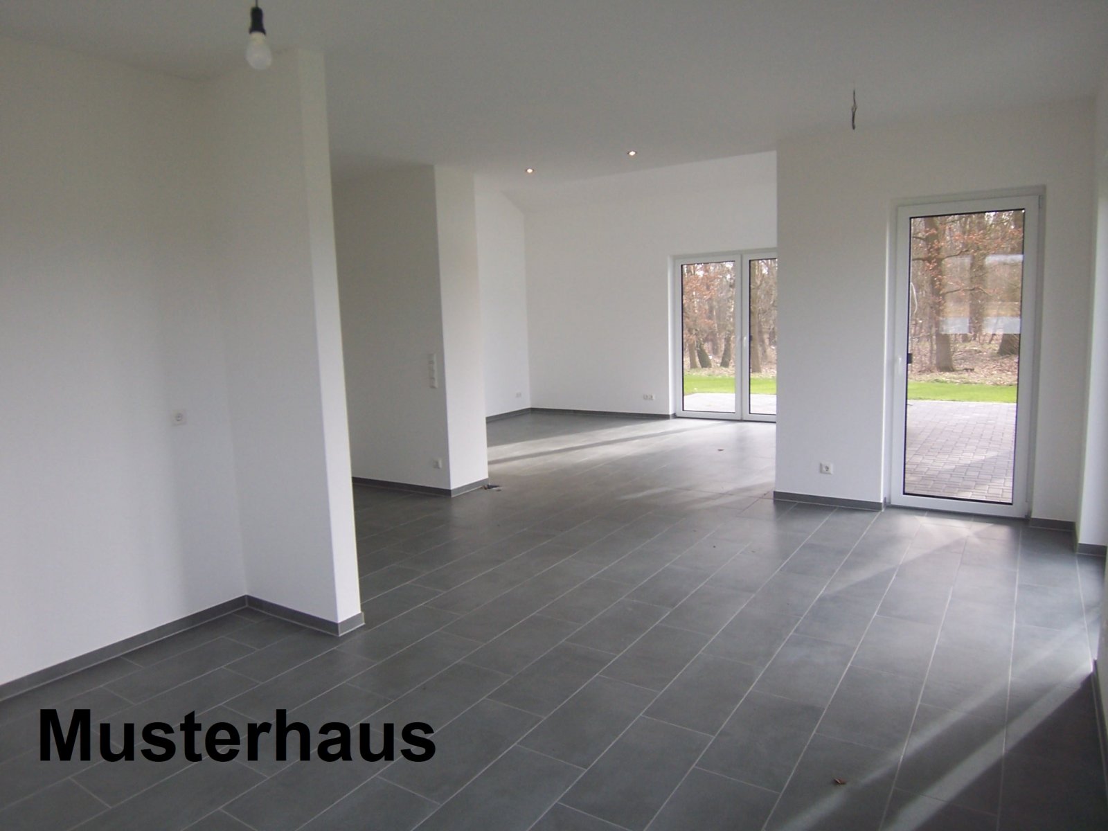 Überaus ansprechender Neubau – Satteldachbungalow in ruhiger Wohnlage