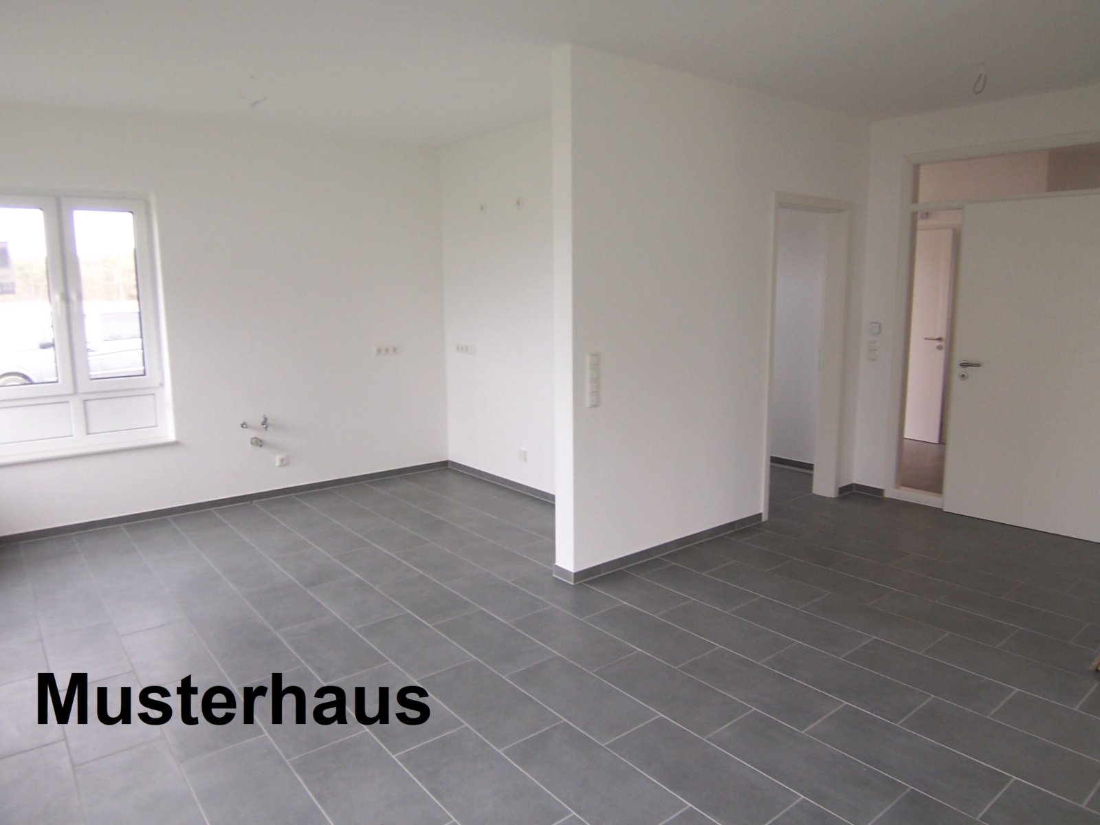 Überaus ansprechender Neubau – Satteldachbungalow in ruhiger Wohnlage