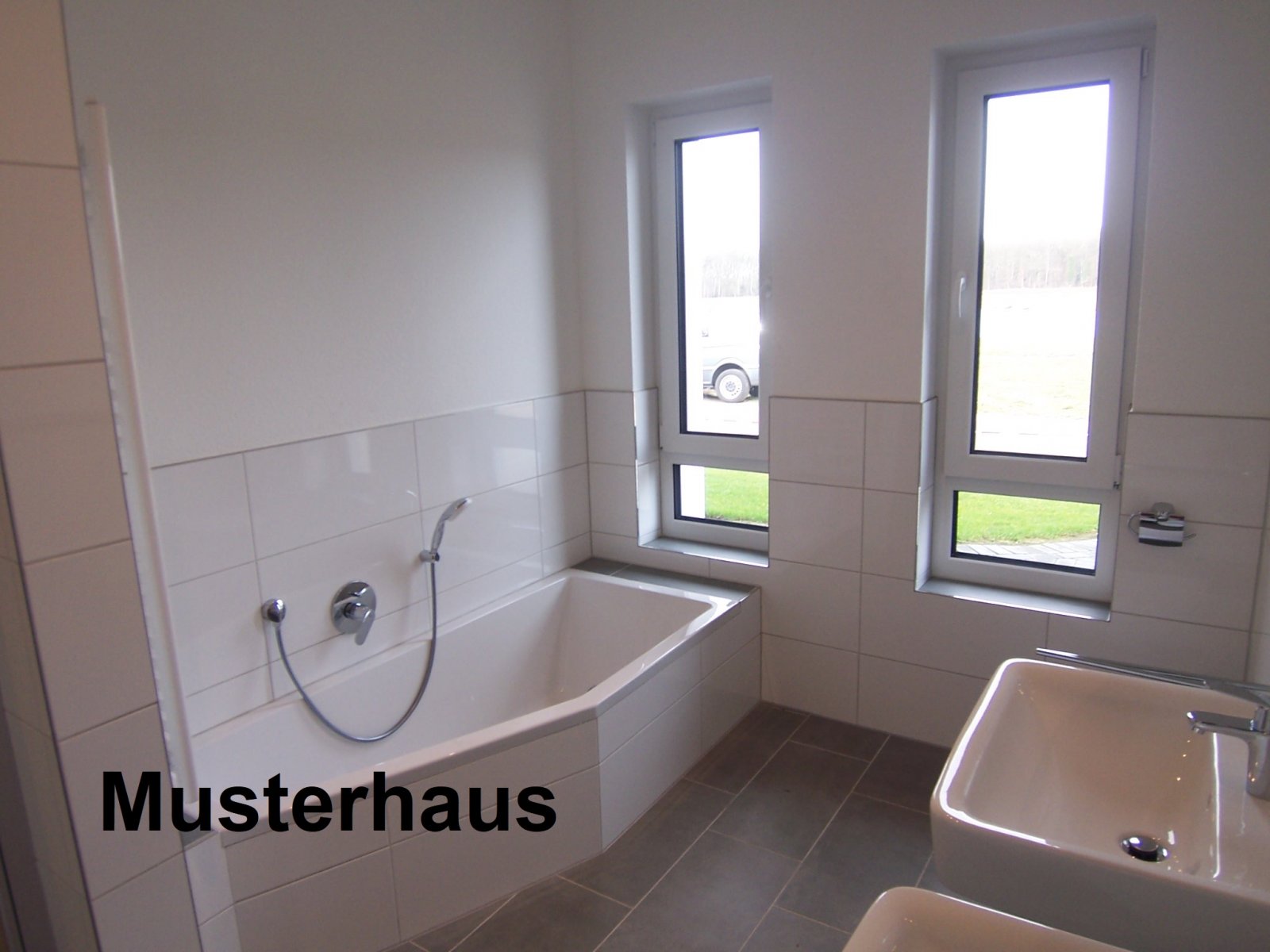 Überaus ansprechender Neubau – Satteldachbungalow in ruhiger Wohnlage