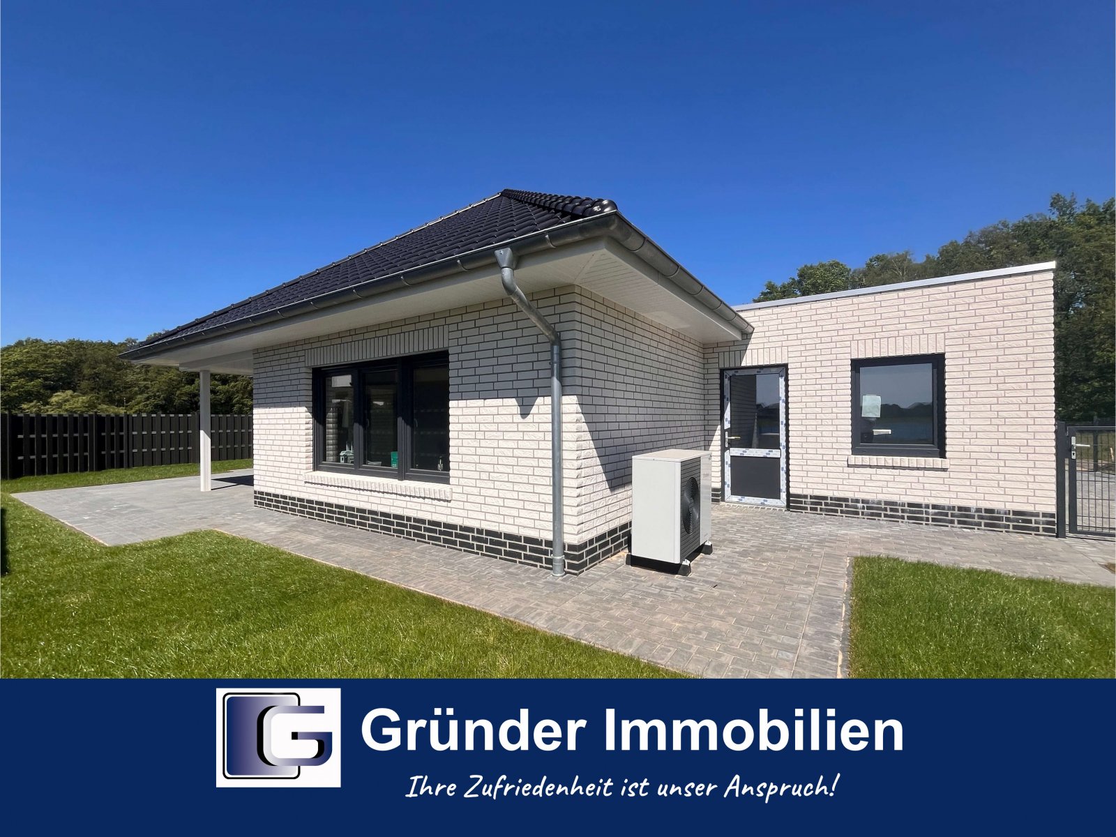 Provisionsfrei für Käufer: Exklusiver KFW 55-Walmdachbungalow am See - Traumhaft