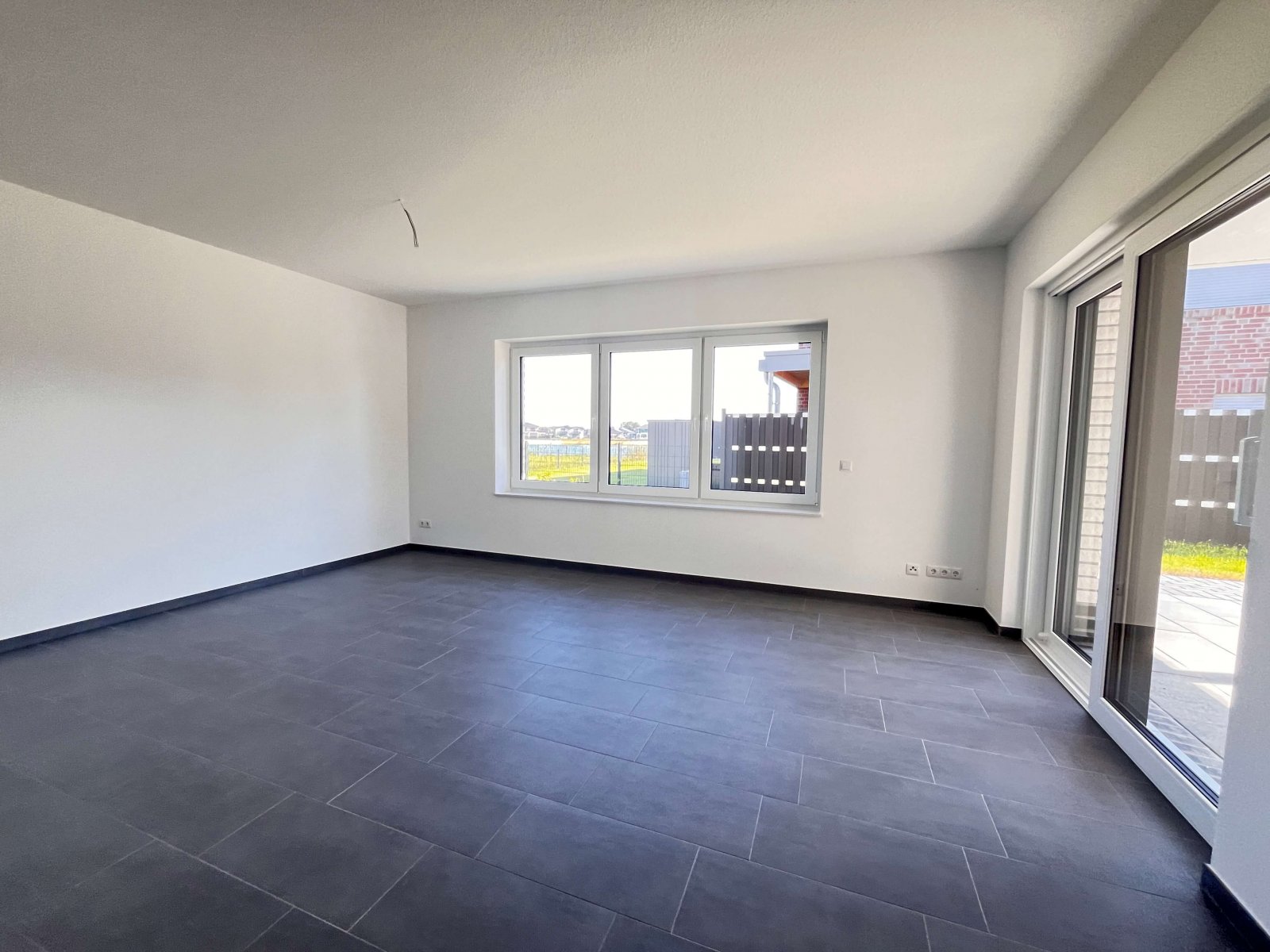 Provisionsfrei für Käufer: Exklusiver KFW 55-Walmdachbungalow am See - Traumhaft